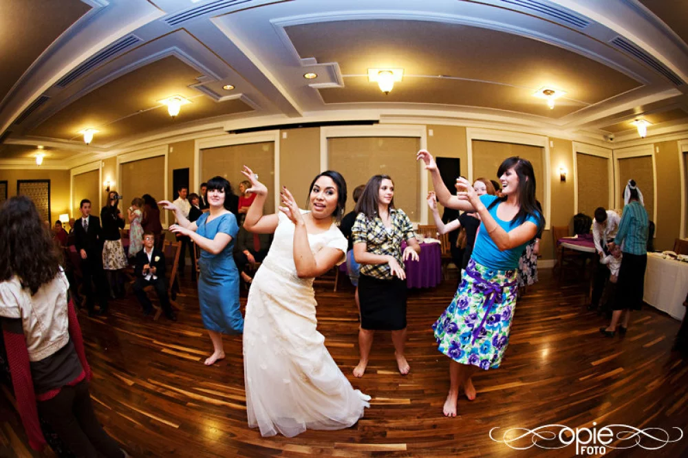 Image of utah wedding dancing