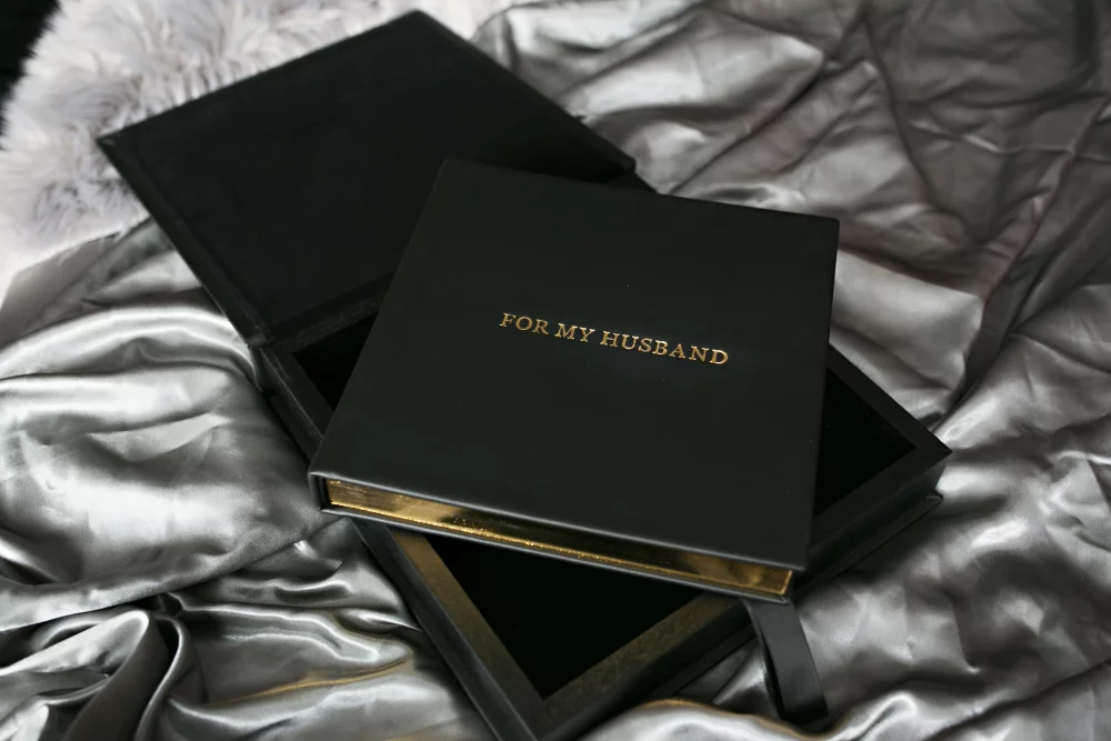 Image of black leather boudoir album