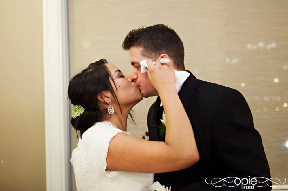 Image of wedding cake smashing
