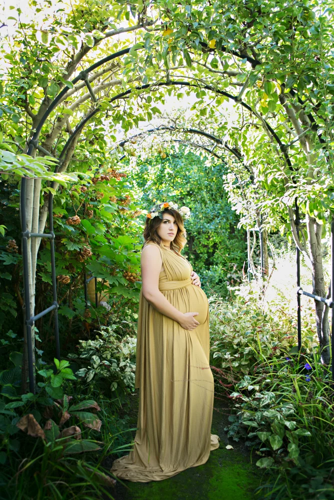 Image of garden maternity session in utah