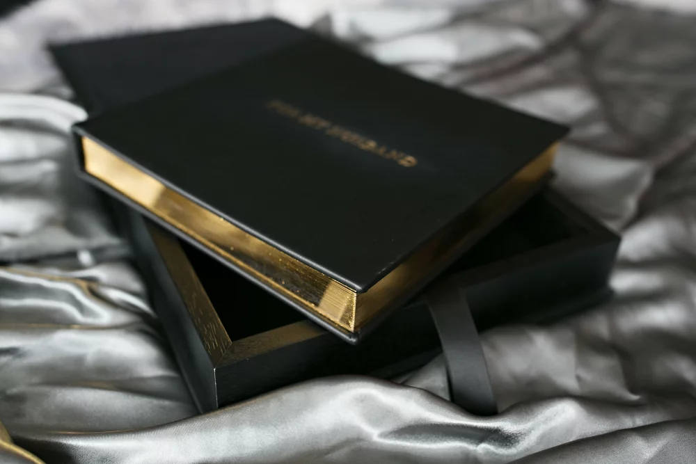 Image of gold page gilding on boudoir album